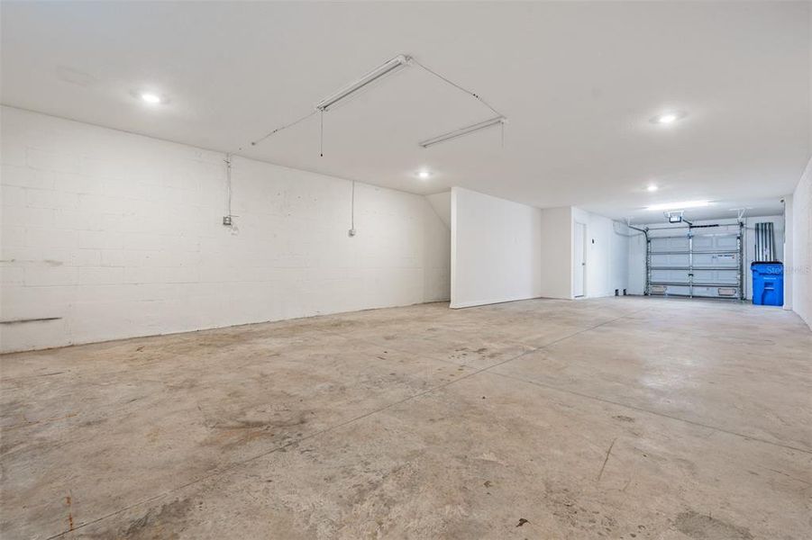 Spacious, unfurnished interior of a new home in , Tampa (Image 25).