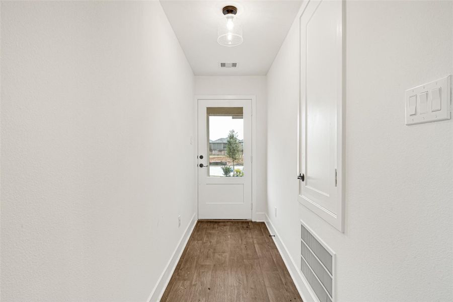 Spacious, unfurnished interior of a new home in Stonebrooke, Conroe (Image 22).