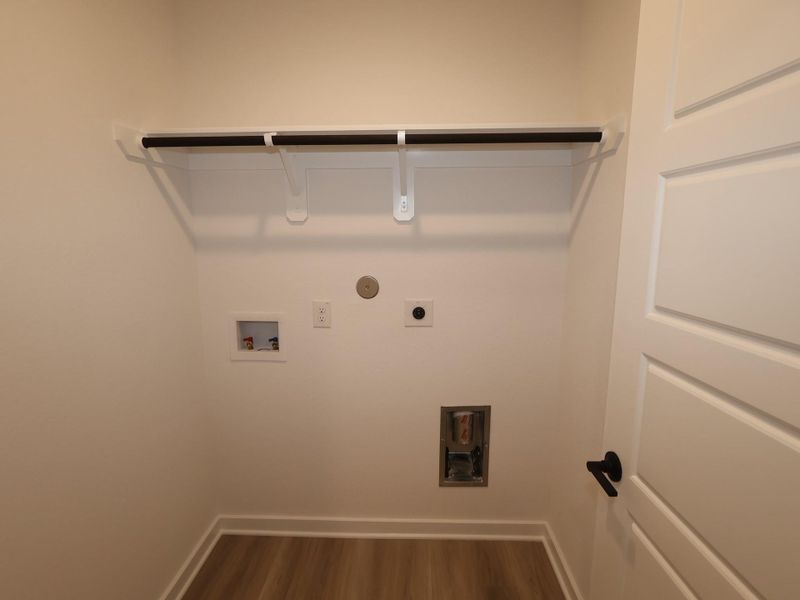 Spacious, unfurnished interior of a new home in Miller's Pond, Rosenberg (Image 29).