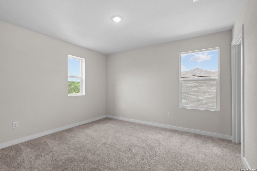 Spacious, unfurnished interior of a new home in Spring Creek, San Antonio (Image 17).