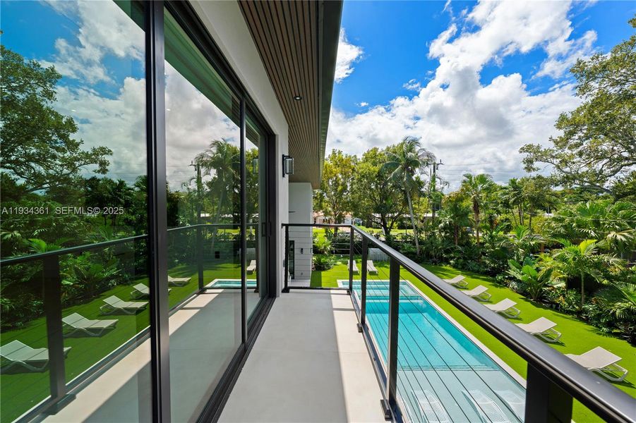 Exterior details and patio area of a home in , Miami (Image 30).