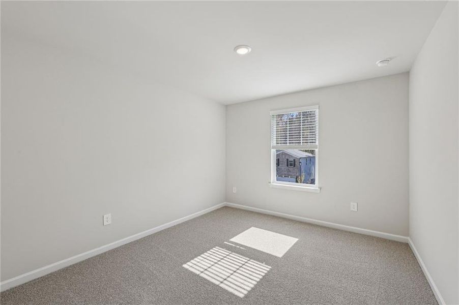 Spacious, unfurnished interior of a new home in The Oaks at Dawson, Dawsonville (Image 24).