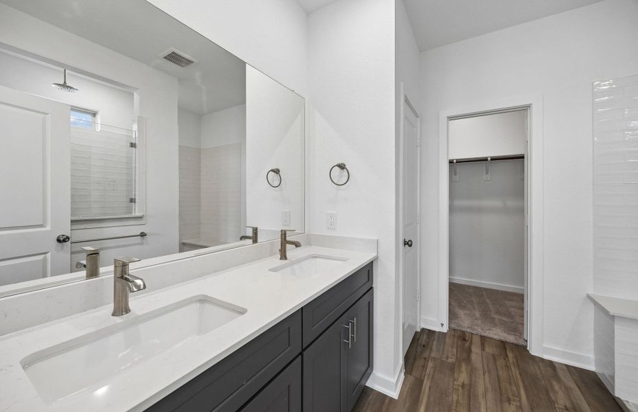 Furnished interior view inside a new home in Ellerden, Tomball (Image 10).