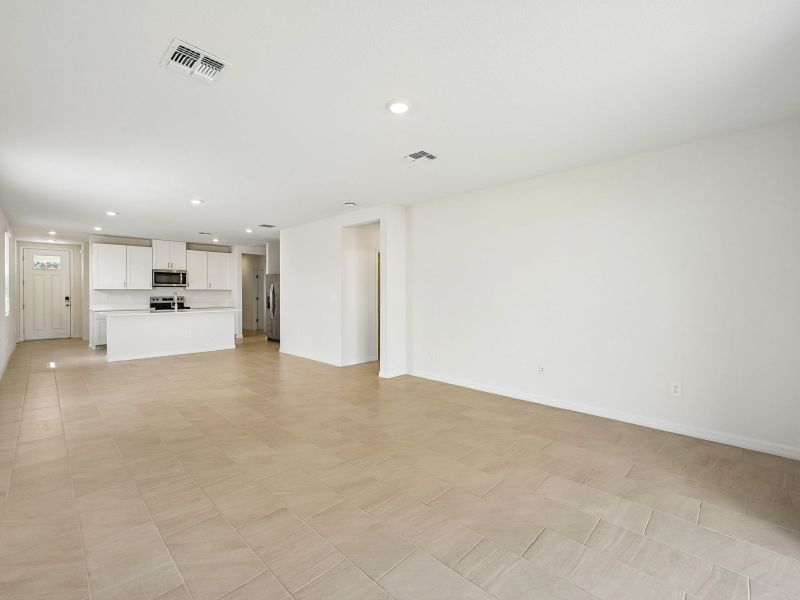 Spacious, unfurnished interior of a new home in Two Rivers - Premier Series, Zephyrhills (Image 14).