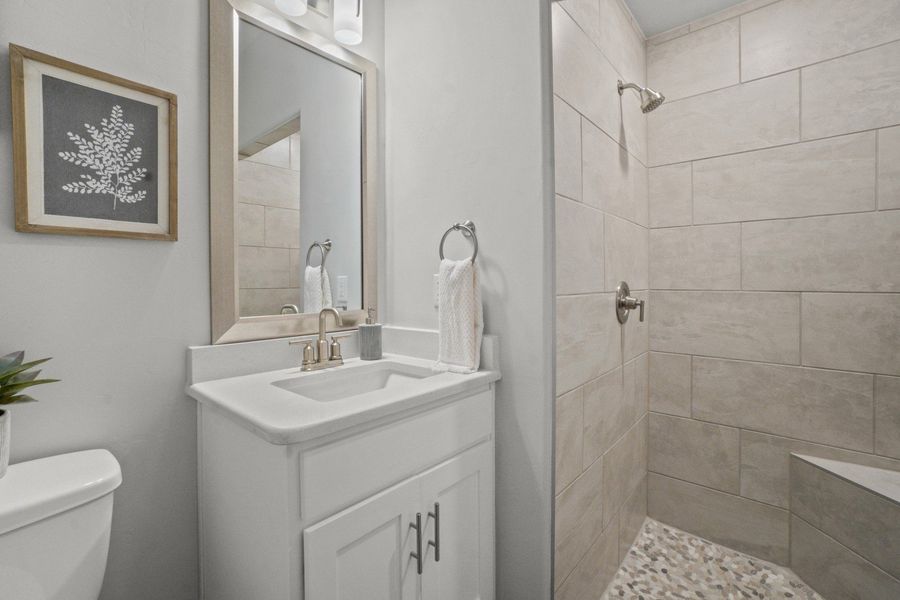 Representative furnished interior of a home built from the Capitan by Hakes Brothers in Hillside Park, El Paso (Image 15).