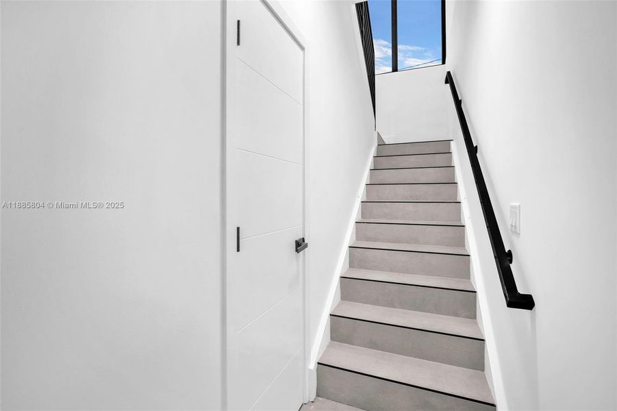 Spacious, unfurnished interior of a new home in , Miami (Image 47).