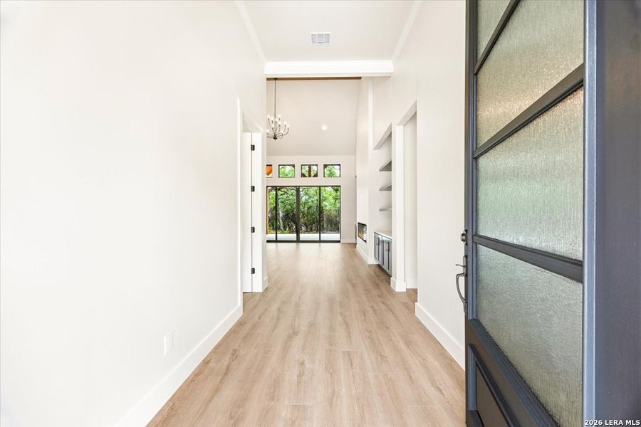 Spacious, unfurnished interior of a new home in , Canyon Lake (Image 20).