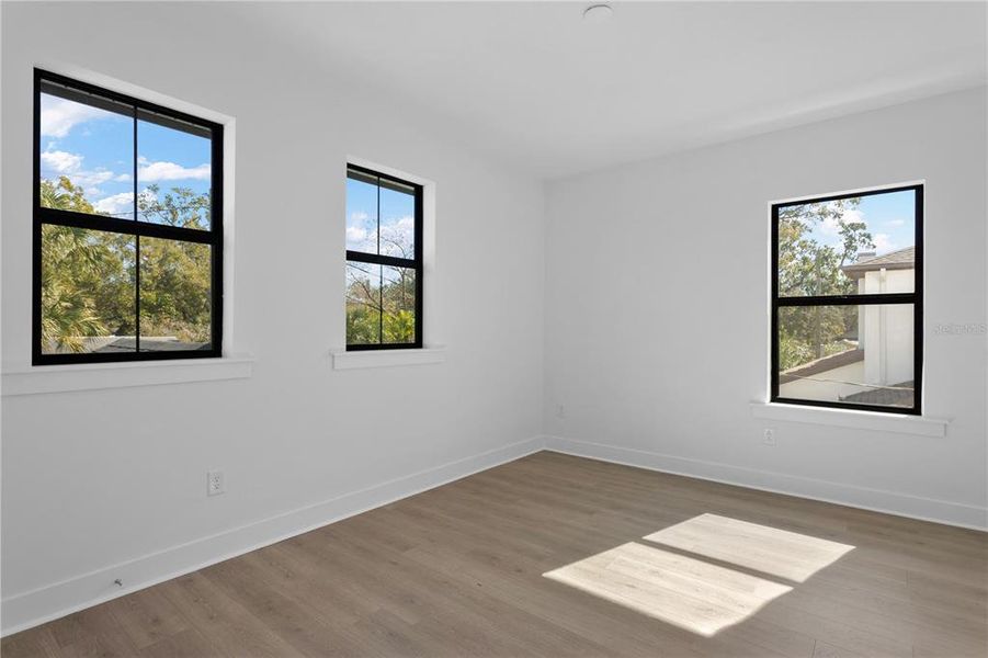 Spacious, unfurnished interior of a new home in , Tampa (Image 34).