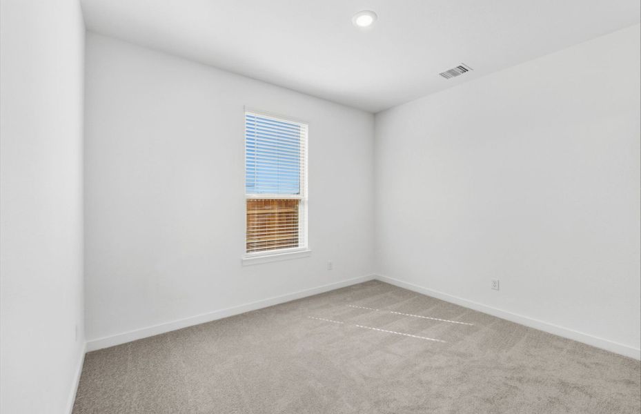 Spacious, unfurnished interior of a new home in Santa Rita Ranch, Liberty Hill (Image 35).