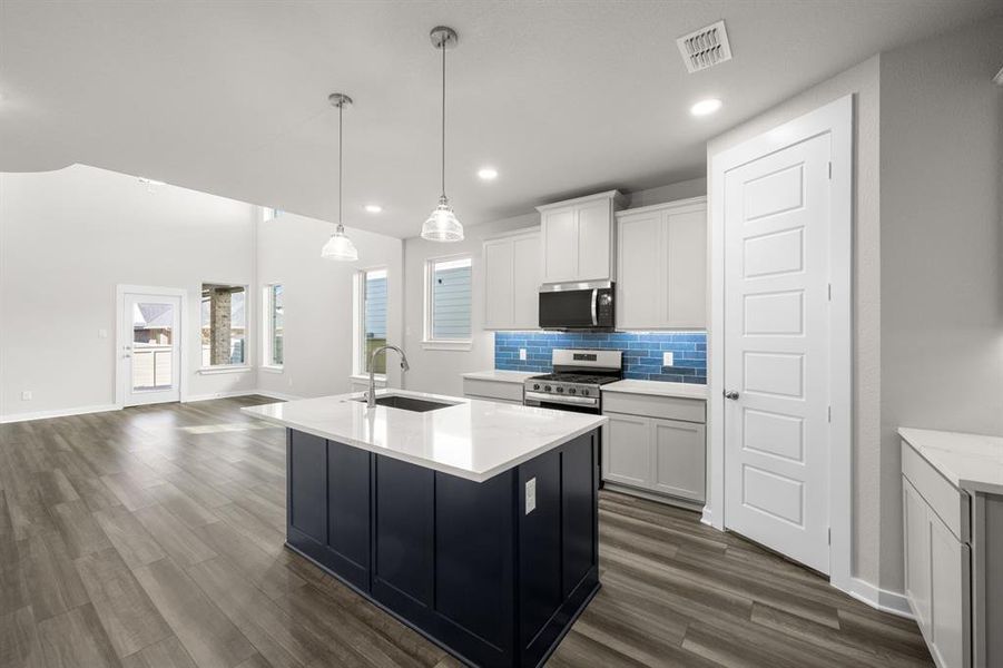 7_8921 Acorn- kitchen-1