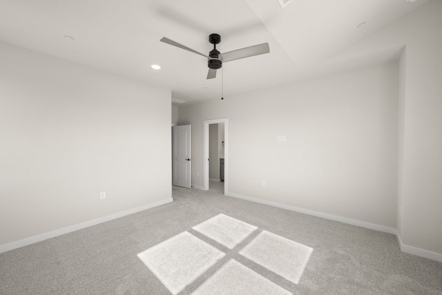Spacious, unfurnished interior of a new home in Wildridge, Oak Point (Image 21).