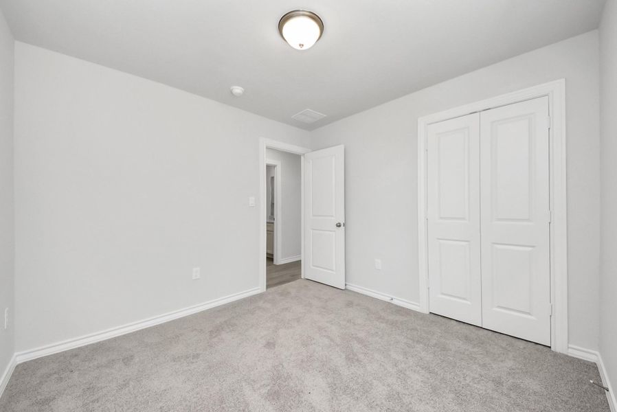 Spacious, unfurnished interior of a new home in Santa Fe, Cleveland (Image 37).