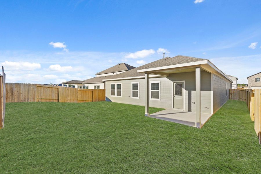 Exterior details and patio area of a home in Magnolia Springs, Montgomery (Image 3).