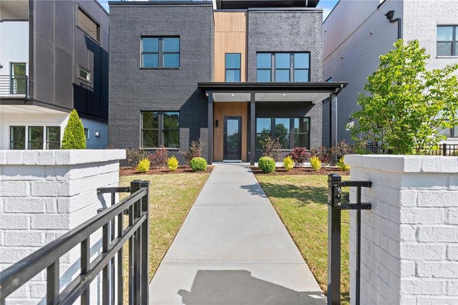 Exterior details and patio area of a home in The Gathering – Alpharetta, Alpharetta (Image 36).
