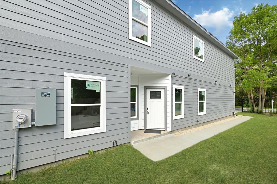 Fenced backyard with room to play, garden, or entertain. Fenced backyard with room to play, garden, or entertain.