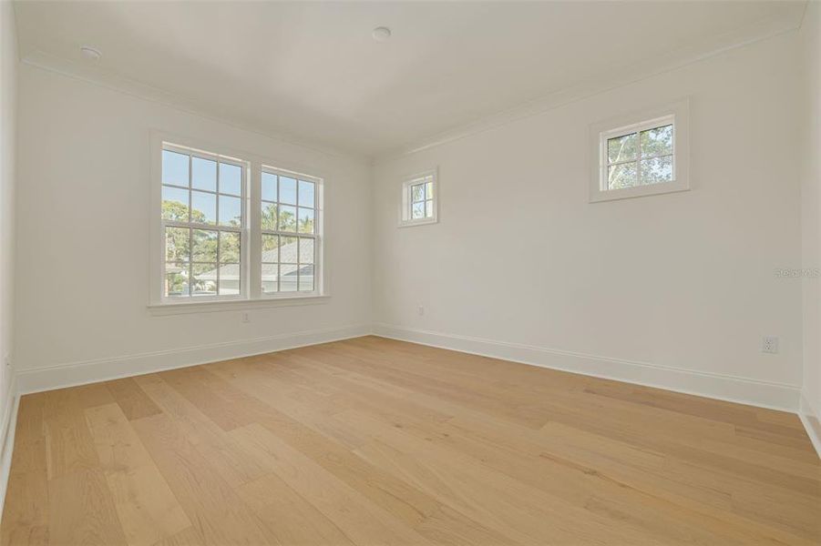 Spacious, unfurnished interior of a new home in , St. Petersburg (Image 24).