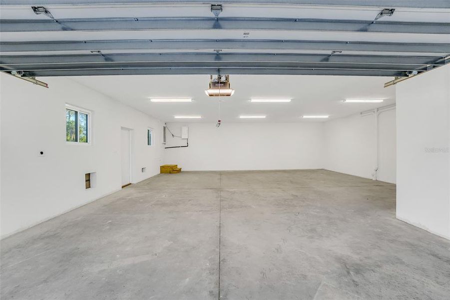 Spacious, unfurnished interior of a new home in Terraces at 87th, St. Petersburg (Image 20).