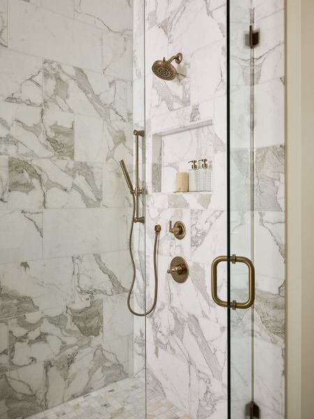 Representative interior finishes for a home built from the Lakeside - SH 5434 by Shaddock Homes in Furst Ranch, Argyle (Image 23).