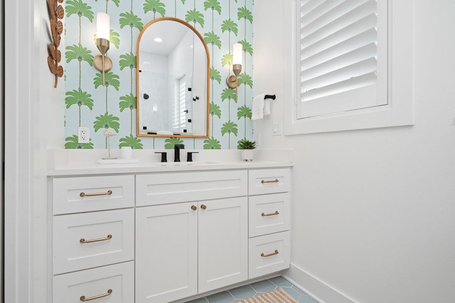 Ensuite on Bedroom 2 of main house. Ensuite on Bedroom 2 of main house.