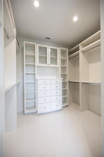 Spacious, unfurnished interior of a new home in , Horseshoe Bay (Image 21).