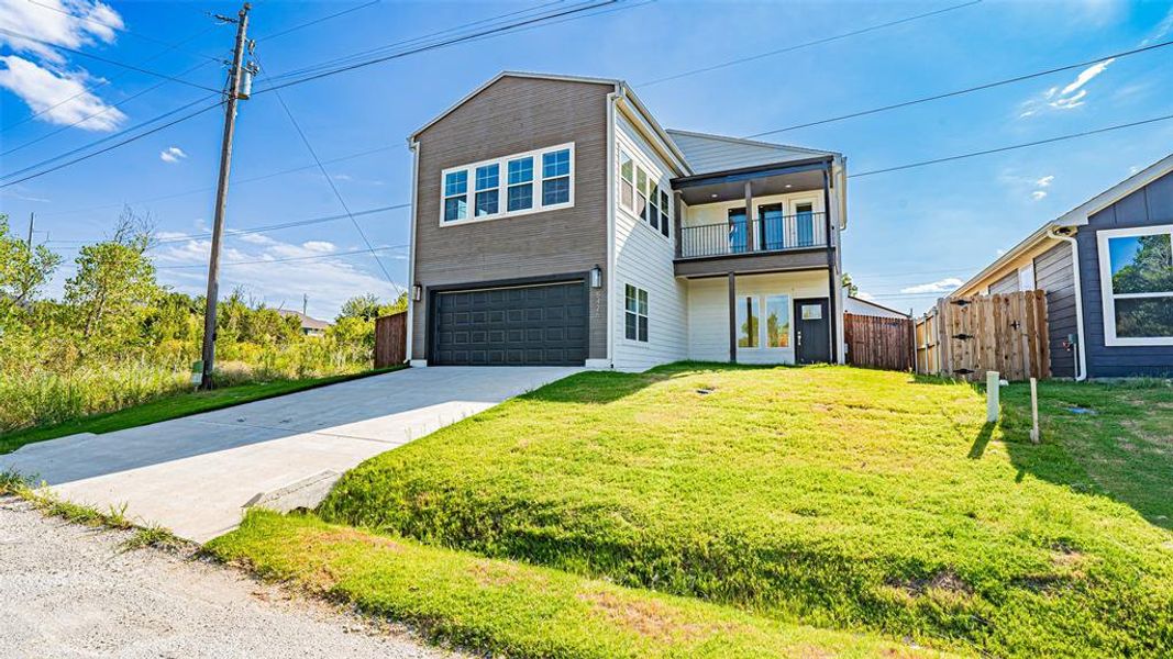 Front exterior of a new home in , Granbury, TX, highlighting curb appeal (Image 2). Front exterior of a new home in , Granbury, TX, highlighting curb appeal (Image 2).