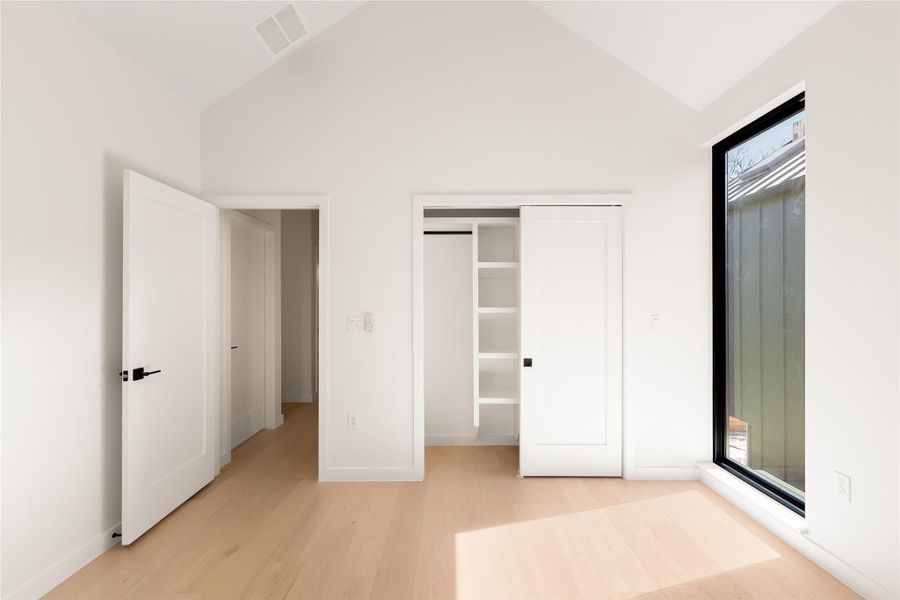 Spacious, unfurnished interior of a new home in , Austin (Image 26).