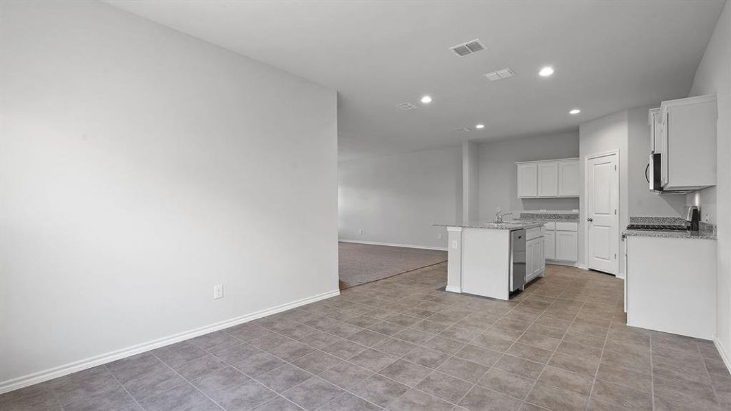 Spacious, unfurnished interior of a new home in Springhill South, Boyd (Image 15).