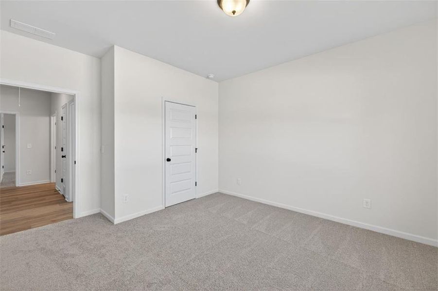 Spacious, unfurnished interior of a new home in Jones Ridge, Dallas (Image 45).