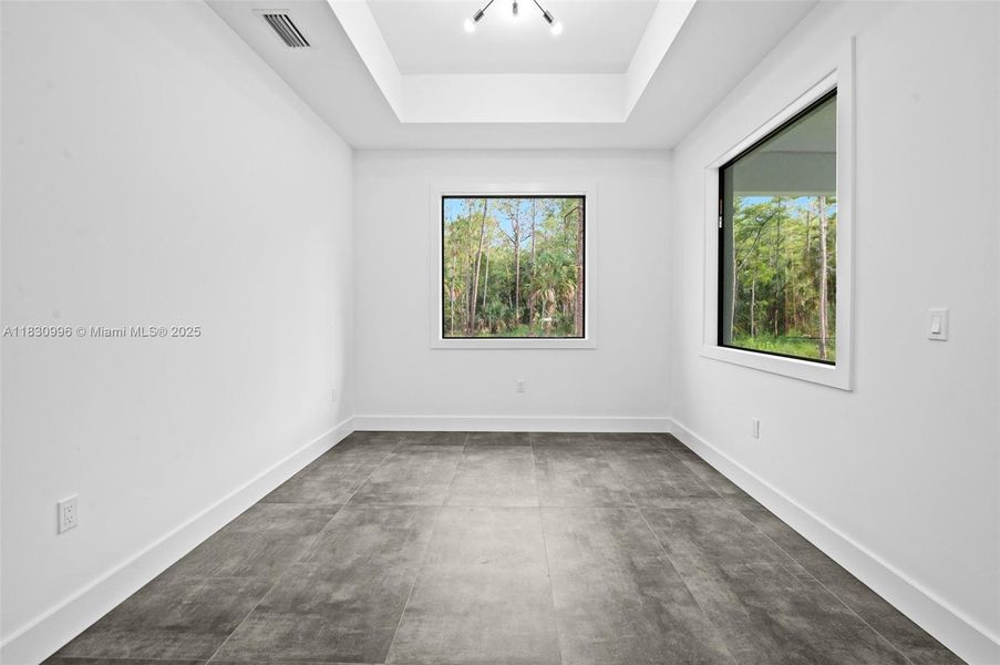 Spacious, unfurnished interior of a new home in , Naples (Image 25).