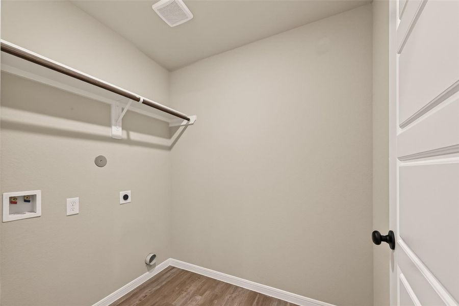 Spacious, unfurnished interior of a new home in , South Houston (Image 21).
