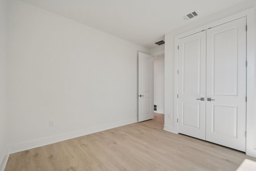 Spacious, unfurnished interior of a new home in Foxfield, Austin (Image 30).