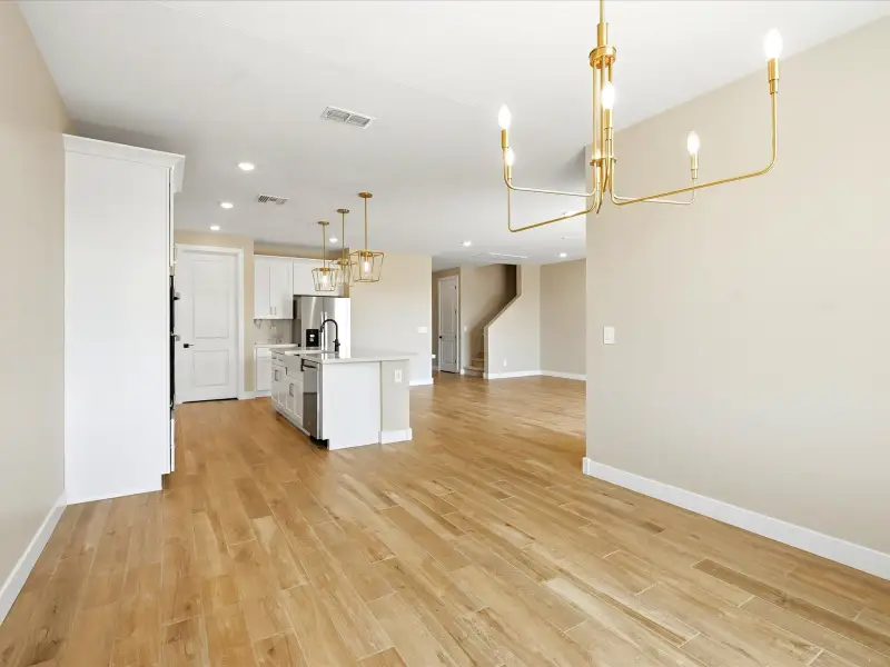 Spacious, unfurnished interior of a new home in Legacy Place, Glendale (Image 11).