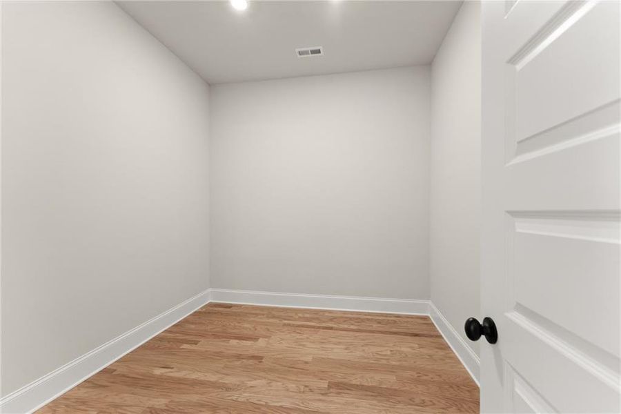 Spacious, unfurnished interior of a new home in , Gainesville (Image 29).