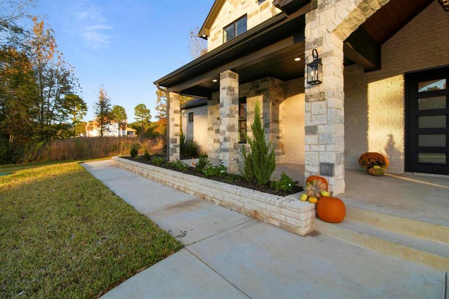Exterior details and patio area of a home in , Bullard (Image 3).