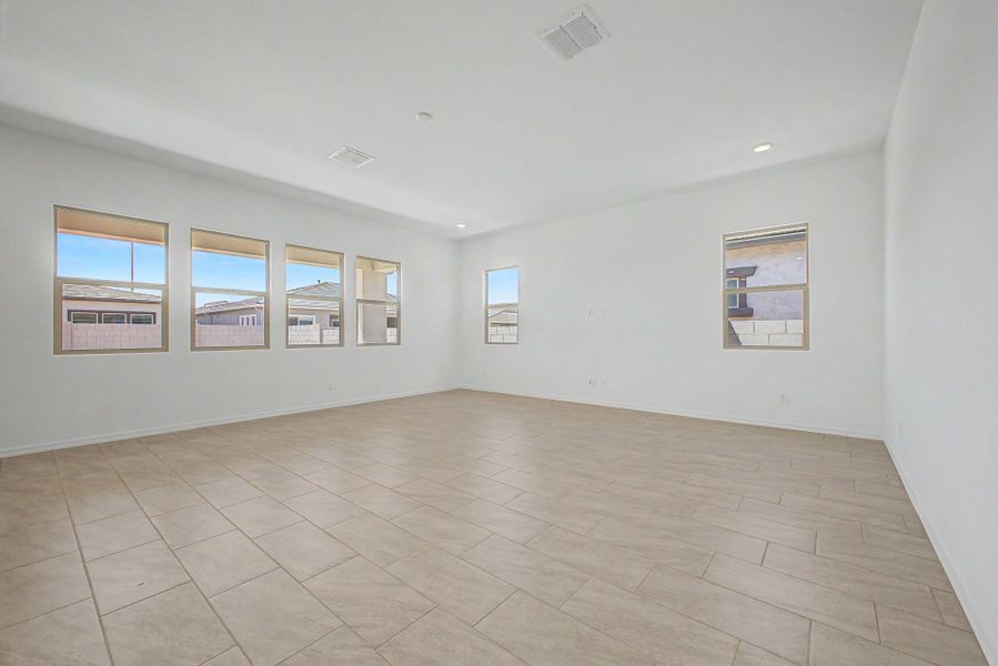 Spacious, unfurnished interior of a new home in Empire Pointe, Queen Creek (Image 9).
