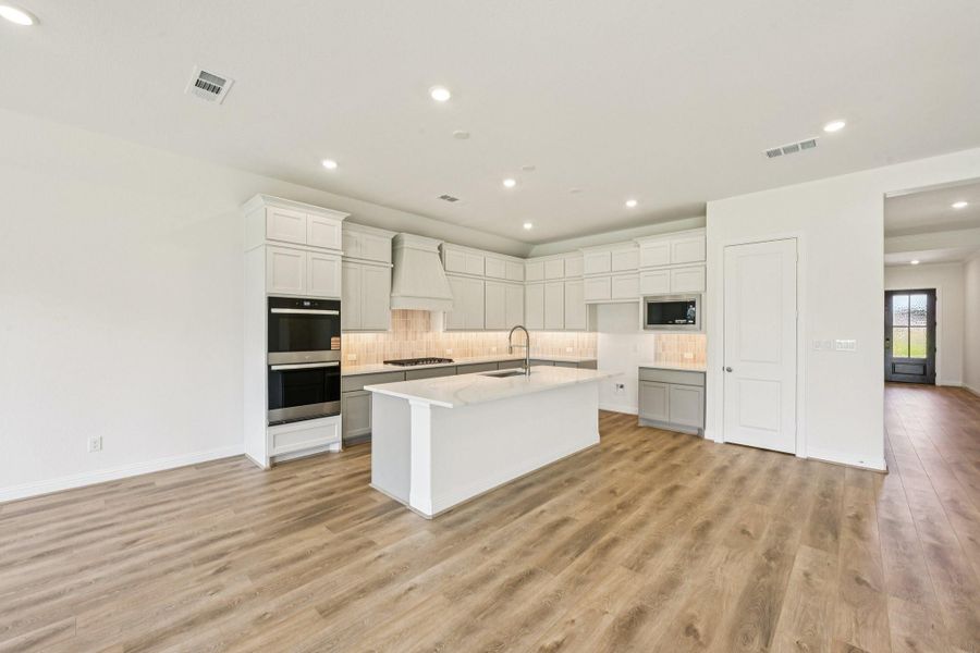 Furnished interior view inside a new home in Evergreen 55', Conroe (Image 16).