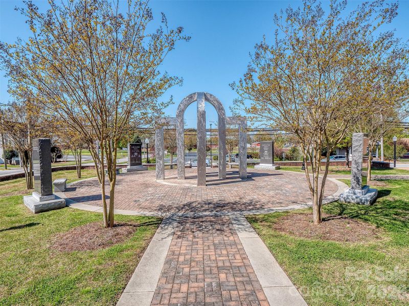 Community amenities in , Lancaster (Image 25).