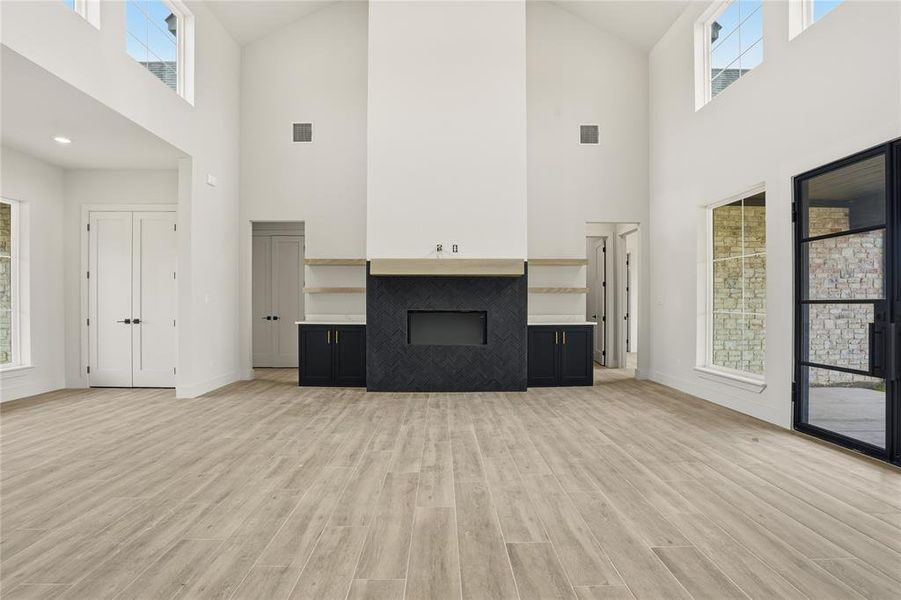 Spacious, unfurnished interior of a new home in , Burleson (Image 23).