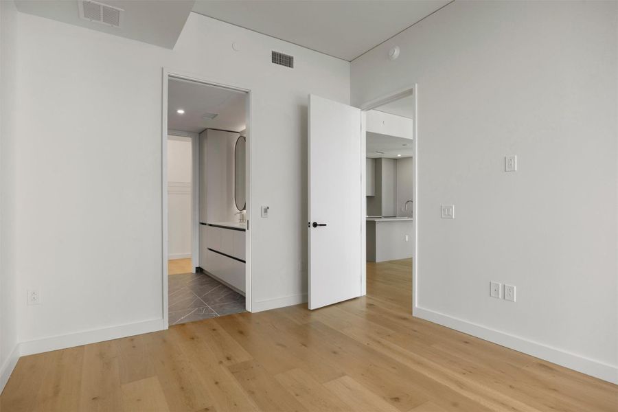 Spacious, unfurnished interior of a new home in , Austin (Image 28).