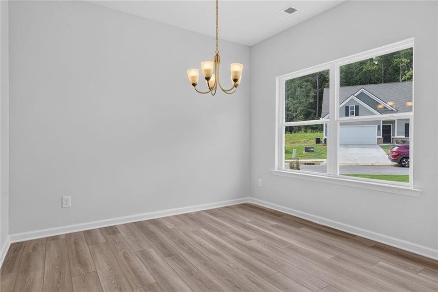 Spacious, unfurnished interior of a new home in Sycamore Crest, Calhoun (Image 20).