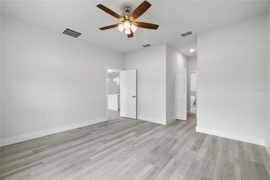 Spacious, unfurnished interior of a new home in , Ocala (Image 18).