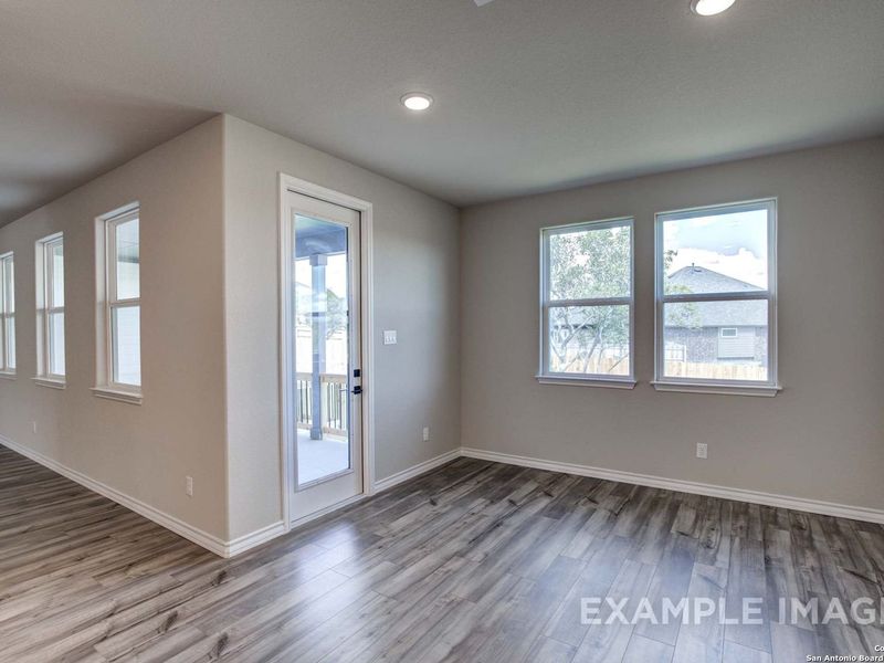 Spacious, unfurnished interior of a new home in Ladera, San Antonio (Image 15).