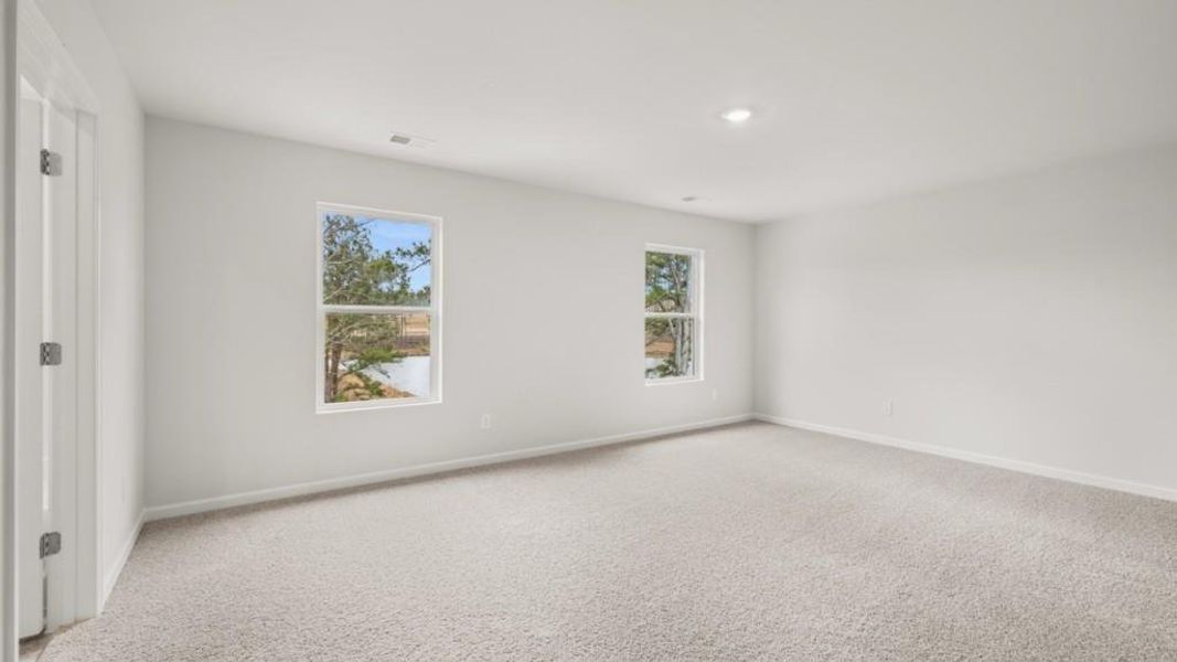 Spacious, unfurnished interior of a new home in Thompson Ridge, Dallas (Image 27).