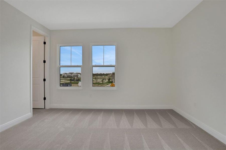 Spacious, unfurnished interior of a new home in Bungalow Walk at Lakewood Ranch, Sarasota (Image 13).
