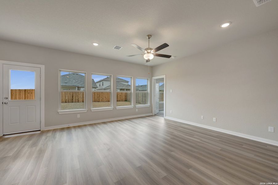 Spacious, unfurnished interior of a new home in Winding Brook, San Antonio (Image 34).