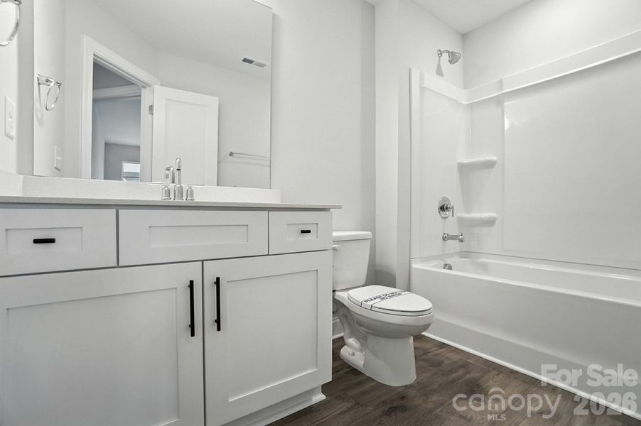 Upstairs full bathroom