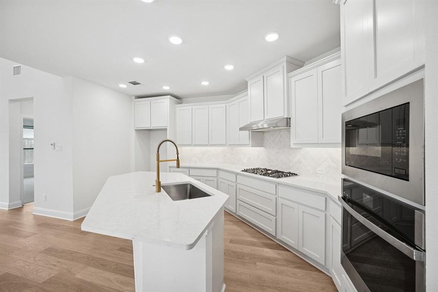 Furnished interior view inside a new home in Creekshaw – Gardens, Royse City (Image 6). Furnished interior view inside a new home in Creekshaw – Gardens, Royse City (Image 6).