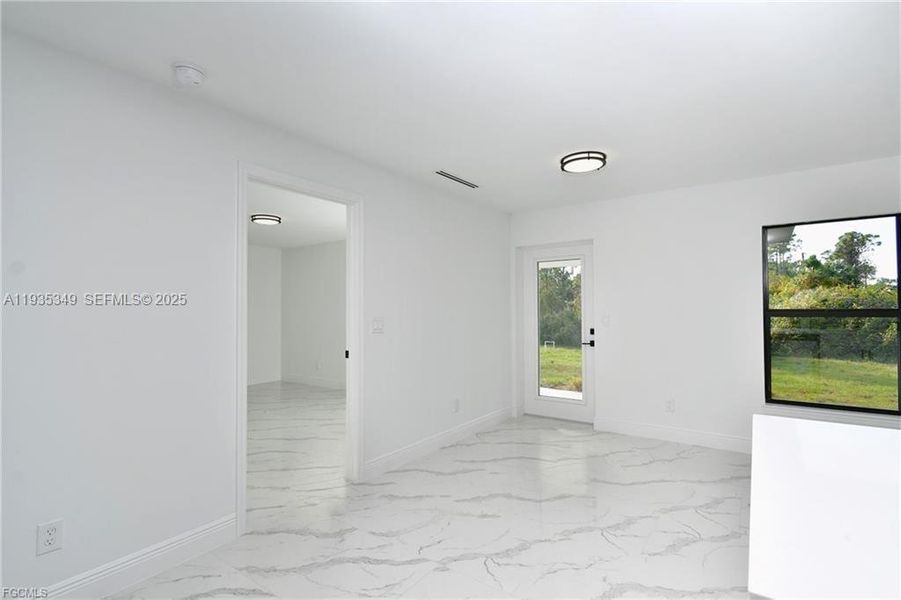 Spacious, unfurnished interior of a new home in , Lehigh Acres (Image 26).