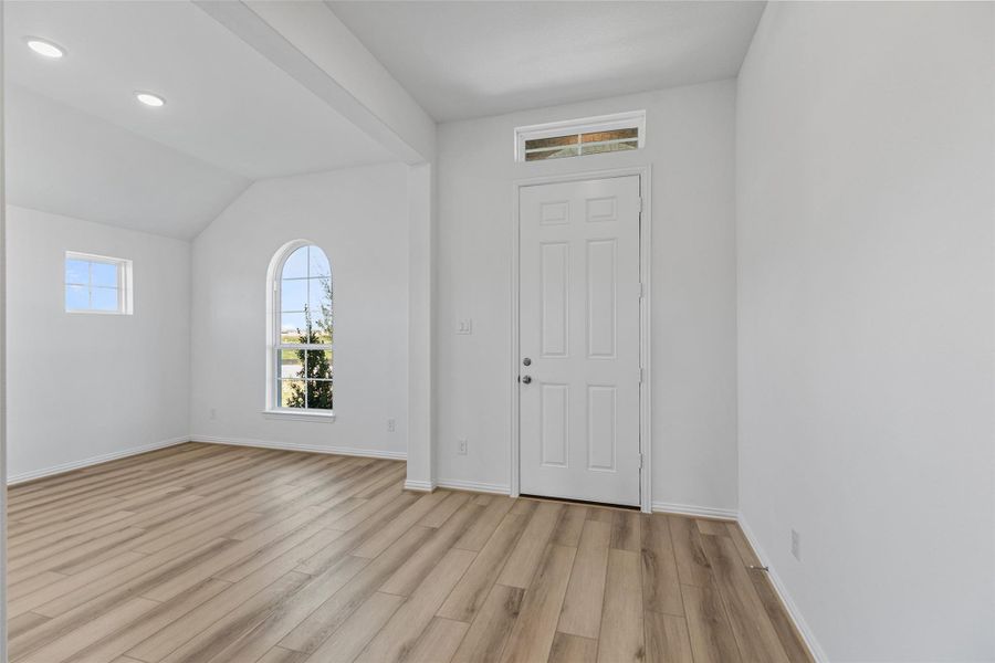 Spacious, unfurnished interior of a new home in River Ranch, Dayton (Image 24).