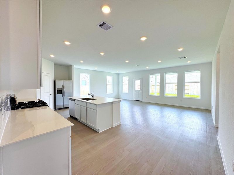 Spacious, unfurnished interior of a new home in Anniston, Katy (Image 33).